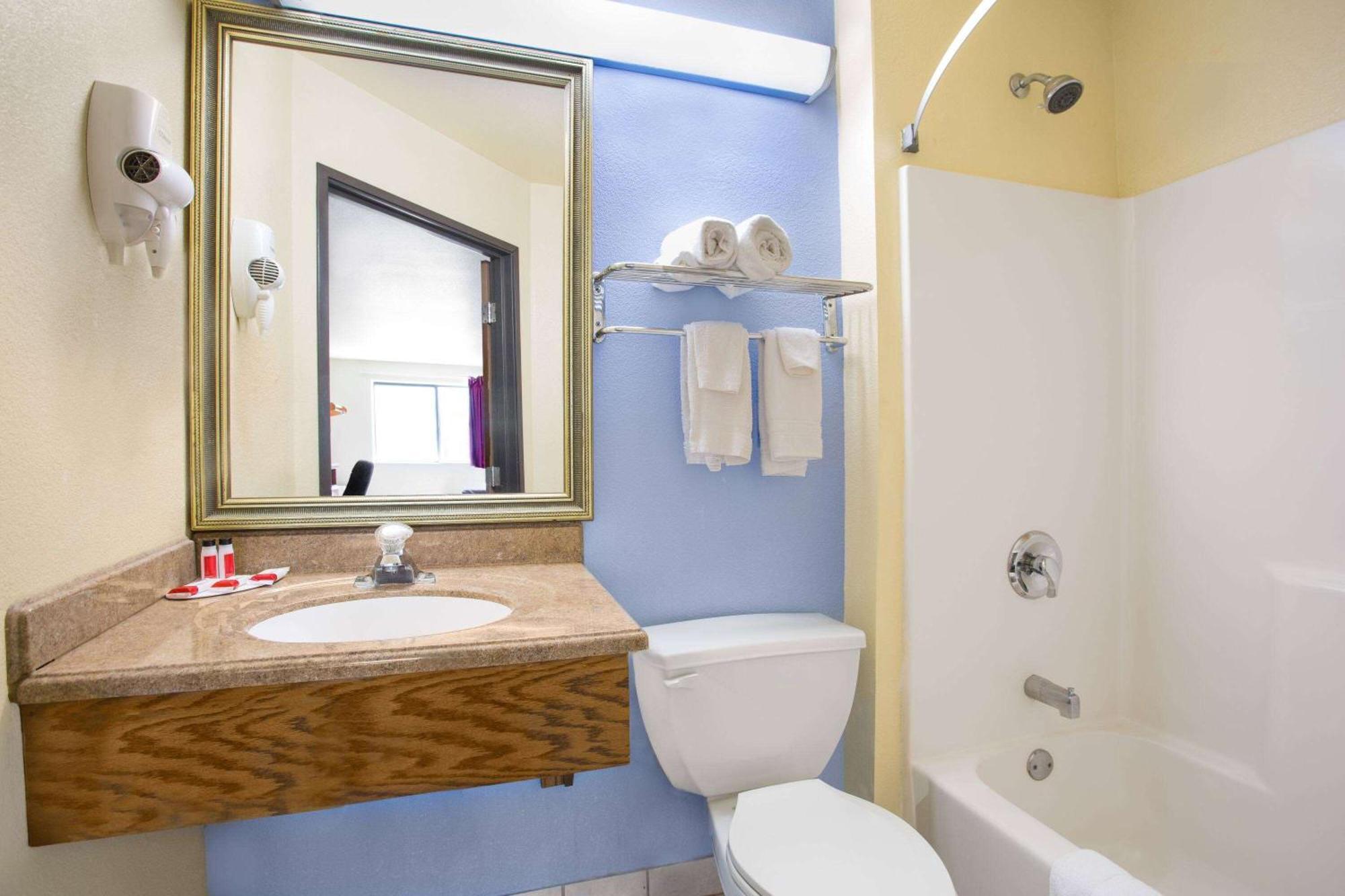 Hotel Super 8 By Wyndham Lynchburg Va Zewnętrze zdjęcie