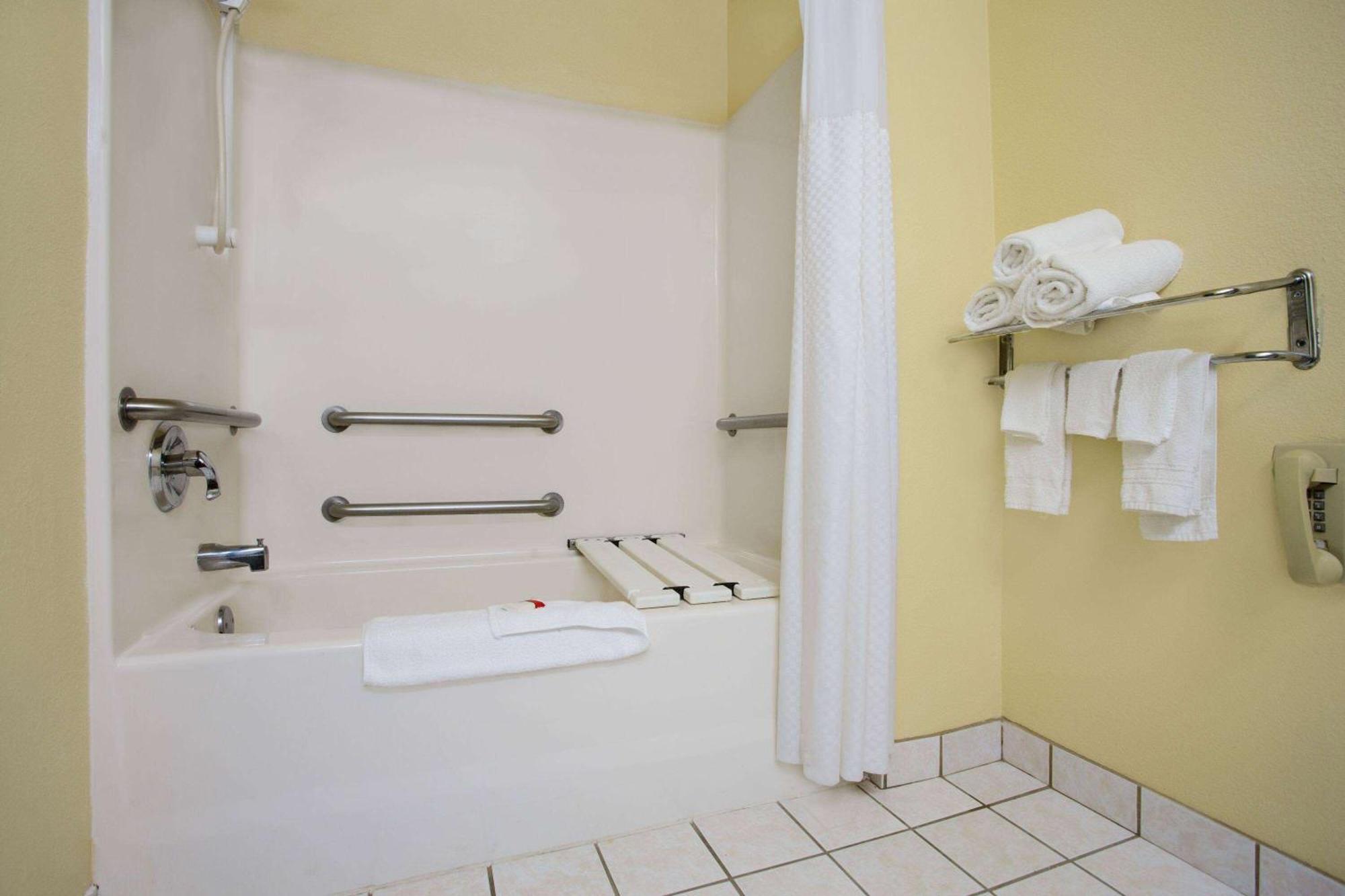 Hotel Super 8 By Wyndham Lynchburg Va Zewnętrze zdjęcie