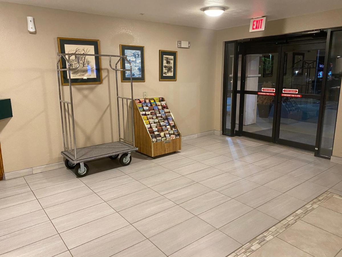 Hotel Super 8 By Wyndham Lynchburg Va Zewnętrze zdjęcie