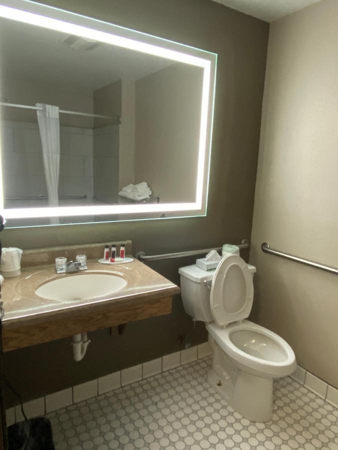 Hotel Super 8 By Wyndham Lynchburg Va Zewnętrze zdjęcie